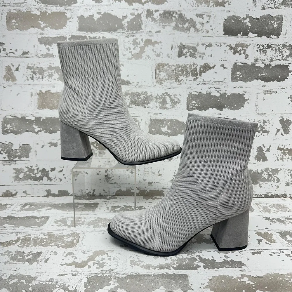 Mia Piana‎ Sock Bootie Womens 9M Gray Silver Fleck Knit Ankle Block Heel Stretch